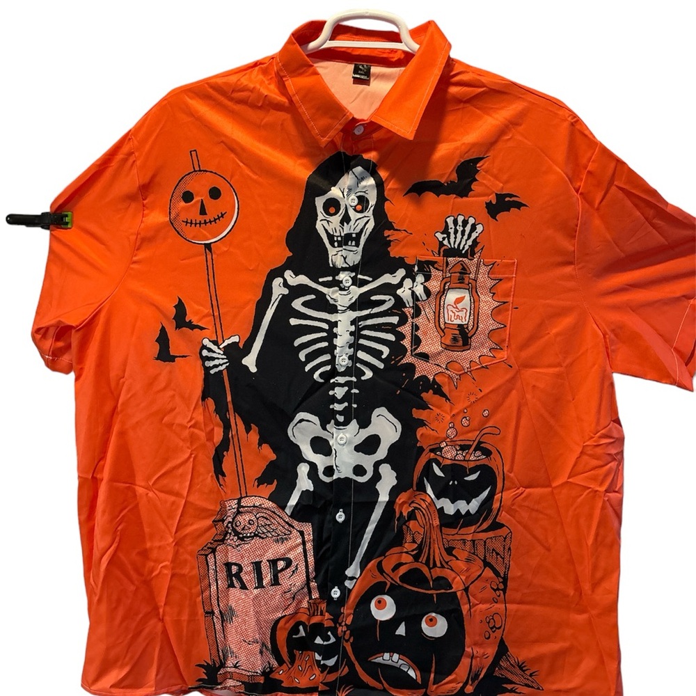 A scary great short sleeve button down with pocket in 3xl.